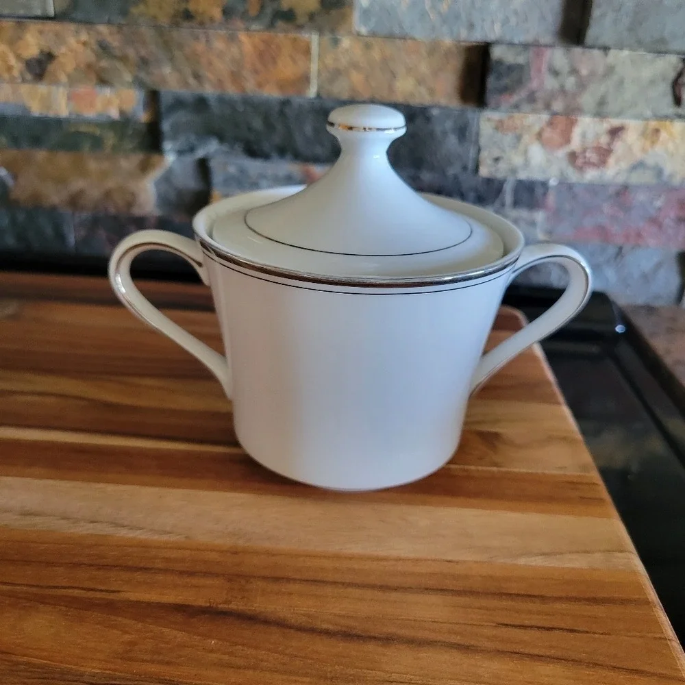 Four‎ Crown China Sugar Bowl Essex White Silver Trim Lid Round 4.5